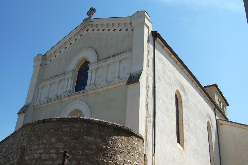 2010-06- (15).JPG - Teile der Kirche stammen aus dem 10. Jahrhundert